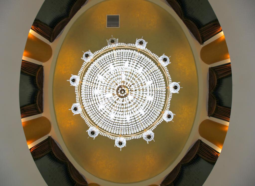 Hotel Majestic Яссы Экстерьер фото
