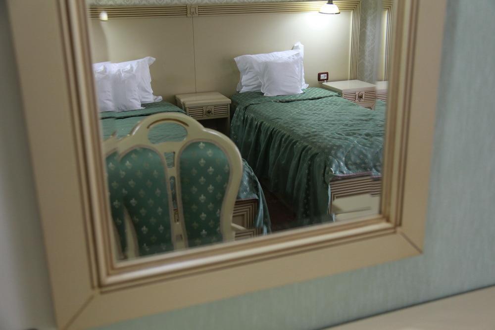 Hotel Majestic Яссы Экстерьер фото