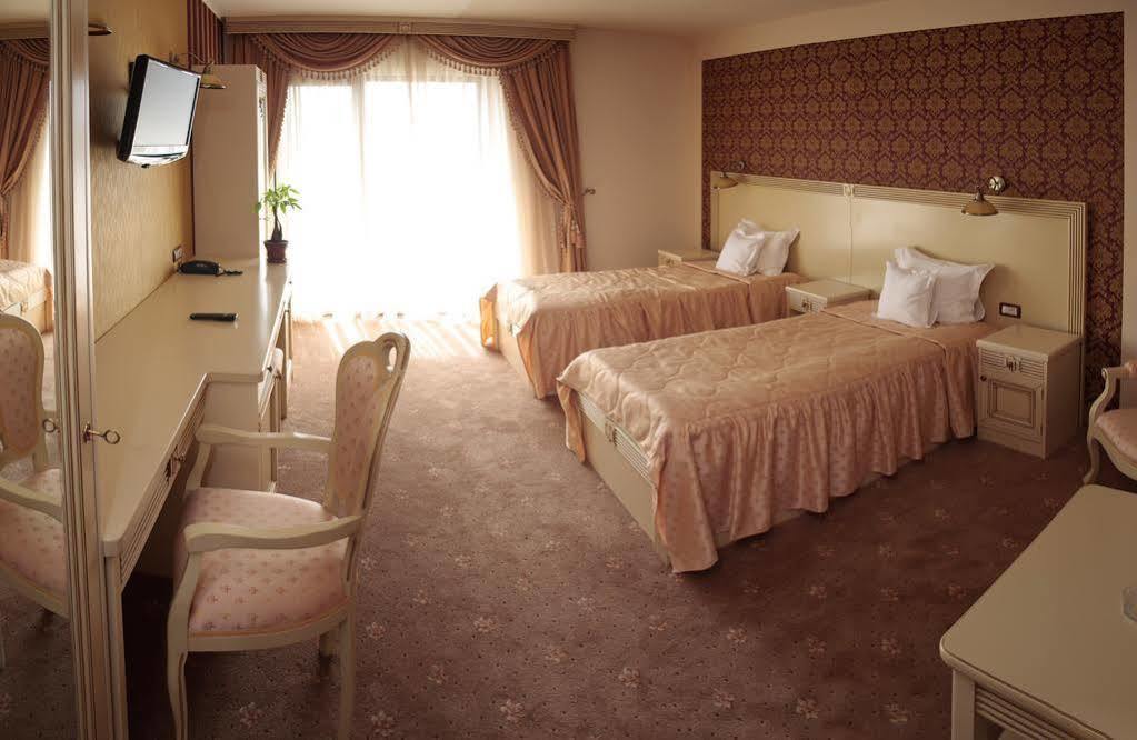 Hotel Majestic Яссы Экстерьер фото